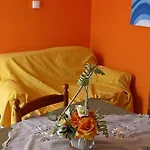 Les Petites Maisons Maison Orange
